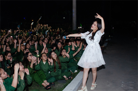 Trường Đại học Ngoại ngữ - Tin học TPHCM giao lưu văn nghệ cùng Trường Quân sự Quân khu
