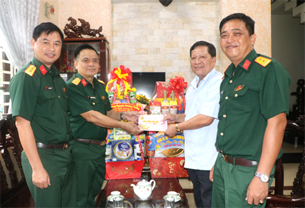 Quân khu 7 chúc Tết các đồng chí nguyên lãnh đạo cơ quan Quân khu