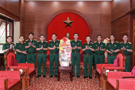 Thượng tướng Võ Minh Lương chúc tết Bộ Tư lệnh Quân khu 7