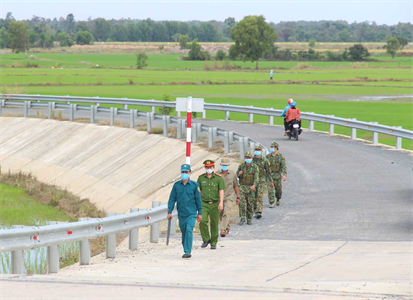 Xuân về trên đường tuần tra biên giới