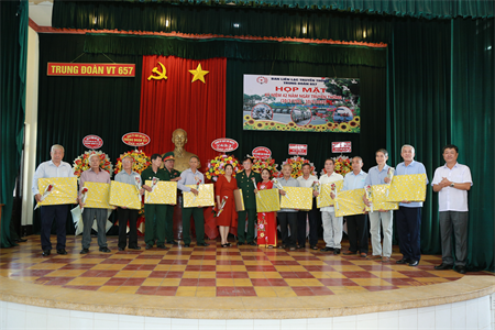 Ban liên lạc Trung đoàn 657 họp mặt ngày truyền thống