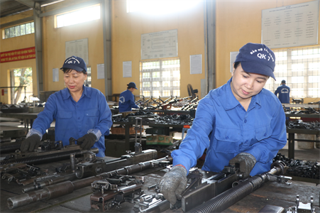 Nét đẹp nữ lính thợ