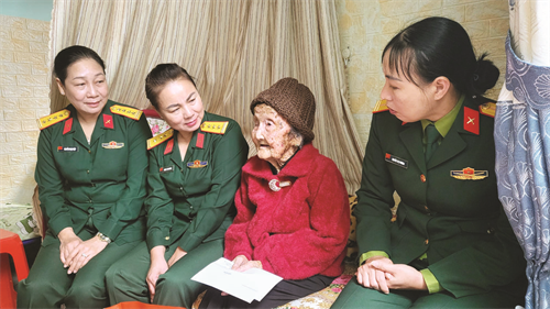 “3 giỏi” của phụ nữ LLVT Quân khu