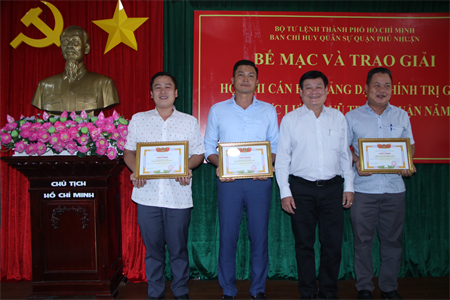 Ban CHQS quận Phú Nhuận (TPHCM) trao giải Hội thi cán bộ giảng dạy chính trị giỏi năm 2023