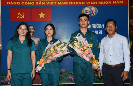 Chi bộ Quân sự phường 9, quận Phú Nhuận tổ chức hành trình về nguồn và kết nạp đảng viên
