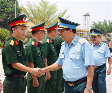 Cục Phòng không Lục quân kiểm tra công tác huấn luyện, sẵn sàng chiến đấu tại Lữ đoàn 77