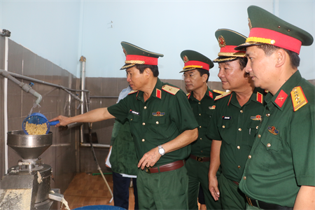 Quân khu 9 tham quan, trao đổi kinh nghiệm tại Sư đoàn 302