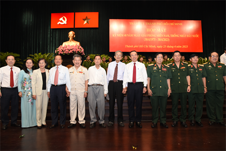 Phát huy truyền thống, vượt qua thách thức xây dựng Thành phố Hồ Chí Minh văn minh, hiện đại, nghĩa tình