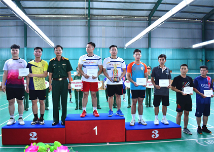 Phòng Thi hành án Quân khu tổ chức giải cầu lông