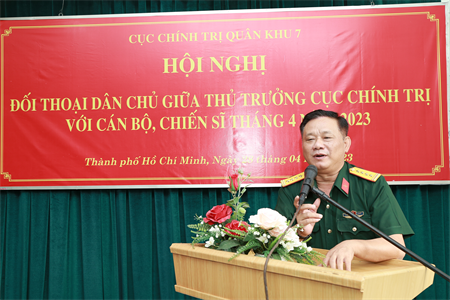 Cục Chính trị Quân khu tổ chức đối thoại dân chủ với Đoàn Văn công Quân khu