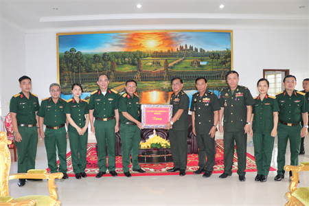 Đoàn công tác số 1, Cục Hậu cần Quân khu 7 thăm Bộ Tư lệnh Quân khu 4, Quân đội Hoàng gia Campuchia