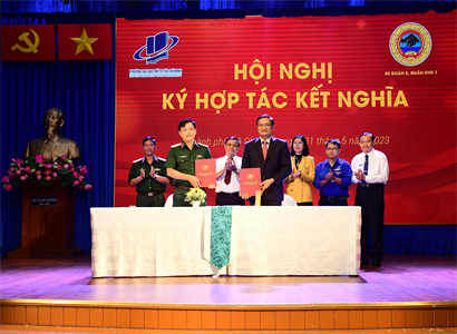 Sư đoàn 5 ký hợp tác kết nghĩa với Trường Đại học Mở TPHCM