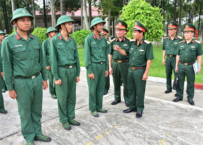 Thiếu tướng Đặng Văn Hùng kiểm tra nhiệm vụ quân sự - quốc phòng Trường Quân sự Quân khu