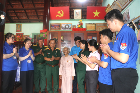 Ấm áp, nghĩa tình bên Mẹ Việt Nam Anh hùng Kiều Thị Nông
