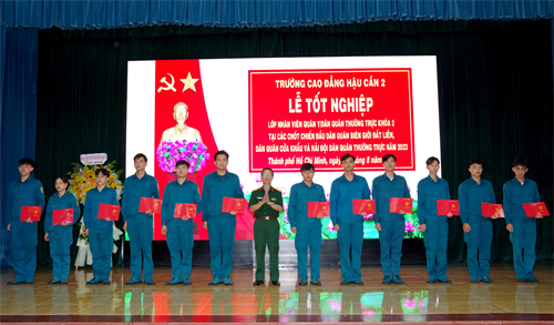 Lễ tốt nghiệp lớp nhân viên quân y, dân quân thường trực