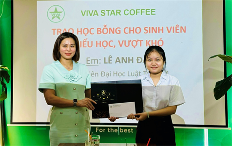 Trao học bổng cho học sinh nghèo