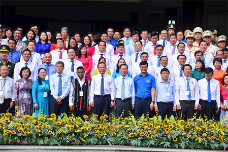 Chủ tịch nước gặp gỡ và biểu dương các chiến sĩ tình nguyện TPHCM