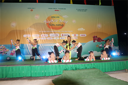 Ấm áp Đêm hội “Trăng thu biên cương” ở biên giới Bình Phước