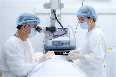 Bệnh viện Quân y 175 phối hợp phẫu thuật mắt miễn phí tại Bình Phước