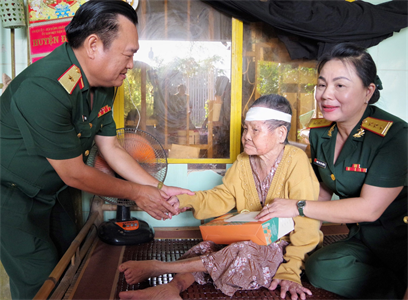 Về nguồn kỷ niệm 78 năm Ngày truyền thống Quân khu 7