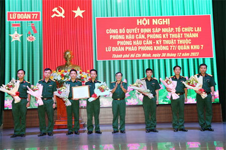 Công bố quyết định sáp nhập cơ quan hậu cần, kỹ thuật các đơn vị Quân khu 7