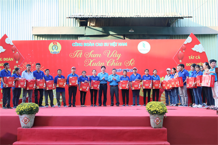 Công đoàn Cao su Việt Nam tổ chức chương trình “Tết sum vầy - Xuân chia sẻ” năm 2024