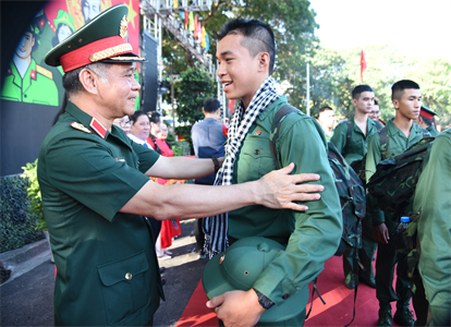 Gần 5.000 thanh niên TP HCM lên đường nhập ngũ
