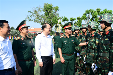 Bộ Tư lệnh thành phố Hồ Chí Minh ra quân huấn luyện năm 2024