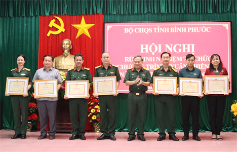 Rút kinh nghiệm và trao thưởng chương trình “Xuân chiến sĩ” năm 2024