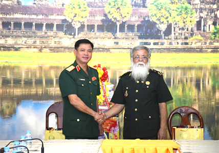 Trung tướng Nguyễn Trường Thắng, Tư lệnh Quân khu 7 chúc Tết Quân khu 2, Quân đội Hoàng gia Campuchia