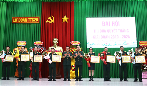 Thi đua để mọi đơn vị, tổ chức, cá nhân tiến bộ và hoàn thiện hơn