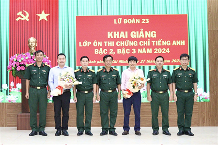 Lữ đoàn 23 khai giảng lớp ôn thi chứng chỉ tiếng Anh