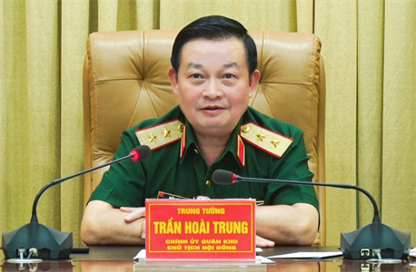 Trung tướng Trần Hoài Trung chủ trì họp xét, đề nghị công nhận, nâng ngạch chức danh sĩ quan chuyên môn - kỹ thuật - nghiệp vụ năm 2024