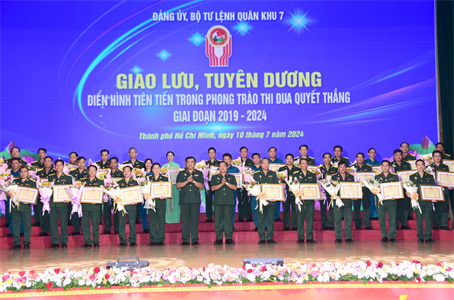 Những “bông hoa” quyết thắng trong LLVT Quân khu 7