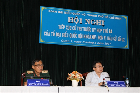 Thiếu tướng Nguyễn Minh Hoàng - Phó Chính ủy Quân khu 7 tiếp xúc cử tri tại Quận 7 và huyện Nhà Bè.