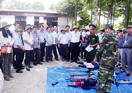 Bộ Tham mưu Quân khu: Huấn luyện nghiệp vụ phòng cháy chữa cháy và sử dụng trang bị cứu sập năm 2017