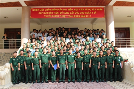 Khai mạc lớp tập huấn cấp cứu đầu tiên, bổ sung cấp cứu cho Y sỹ tuyến chiến thuật toàn quân năm 2017.