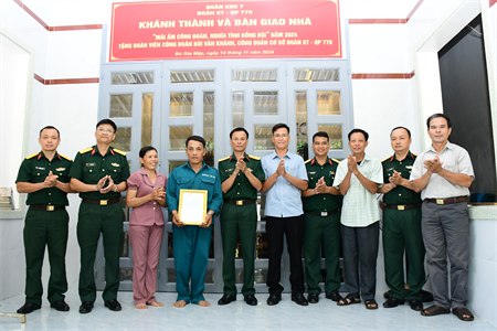 Đoàn Kinh tế - Quốc phòng 778 bàn giao Mái ấm công đoàn, nghĩa tình đồng đội