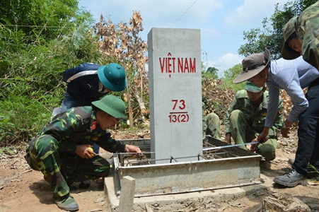 Những chiến sỹ công binh trên công trình xây dựng cột mốc biên giới Việt Nam - Campuchia