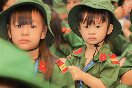 ​Khi em làm chú bộ đội