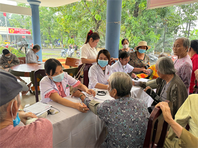 Bệnh viện Quân y 7A khám bệnh người dân tỉnh Long An