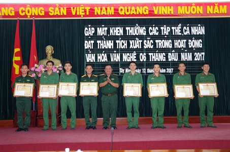 Sư đoàn 5: Khen thưởng 17 tập thể, cá nhân trong hoạt động văn hóa văn nghệ 6 tháng đầu năm 2017