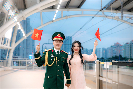 Tình yêu “bộ đội - giáo viên”