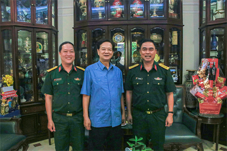 Phó Tư lệnh Quân khu 7 Lê Xuân Bình chúc Tết các đồng chí nguyên lãnh đạo Đảng, Nhà nước