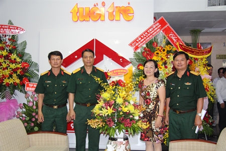 Quân khu 7 chúc mừng các cơ quan báo chí trên địa bàn thành phố Hồ Chí Minh.