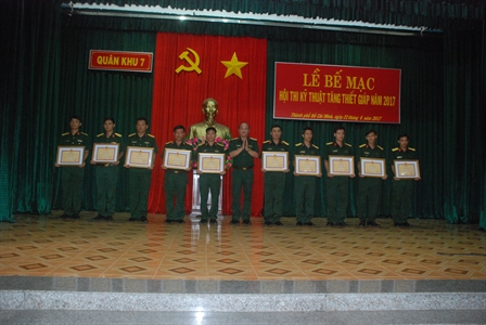 Quân khu: Bế mạc Hội thi Kỹ thuật Tăng thiết giáp  năm 2017