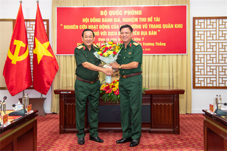 Đề tài "Hoạt động của lực lượng vũ trang Quân khu ứng phó với dịch bệnh trên địa bàn" đạt xuất sắc