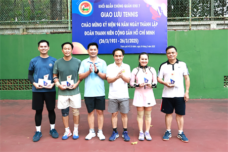 Khối Quần chúng Quân khu 7 giao lưu Tennis chào mừng 50 năm Ngày giải phóng miền Nam, thống nhất đất nước