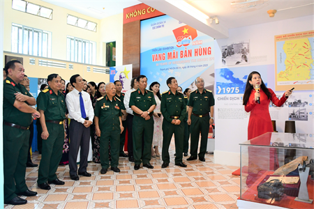 Triển lãm chuyên đề “50 năm vang mãi bản hùng ca”