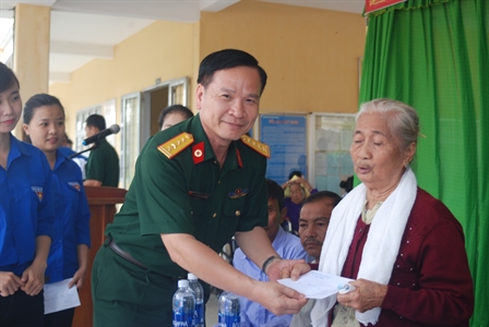 Bệnh viện Quân dân y miền Đông: Gần 100 triệu đồng hỗ trợ đồng bào huyện Thạnh Hóa, tỉnh Long An